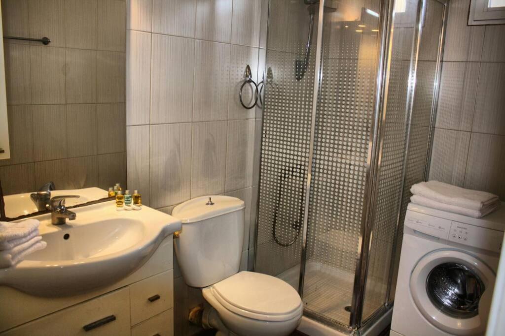 Iris'S Apartment Central With Parking 아르고스톨리온 외부 사진